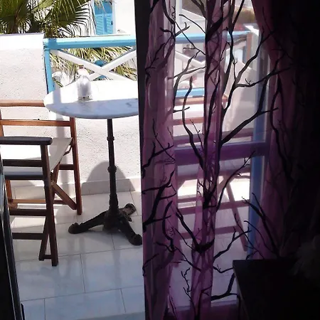Guest house Livadaros Karterados (Santorini)