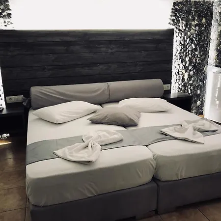 Livadaros 4* Karterádosz